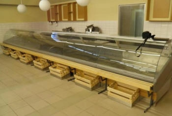 stačiakampė šaldymo vitrina su nuožulniu stiklu