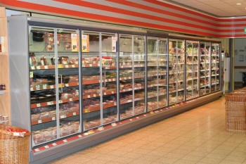 šaldymo lentyna pieno produktams su stiklinėmis durelėmis
