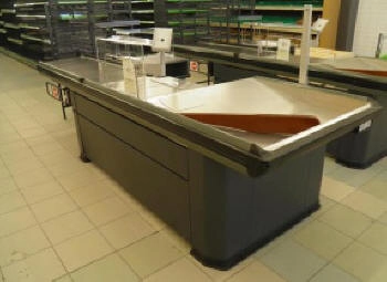 kasos vitrina su išplėsta prekių zona
