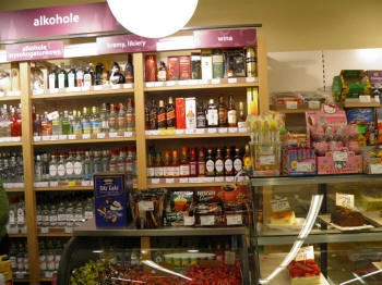 kasos vitrina su vagysčių apsaugos sistema